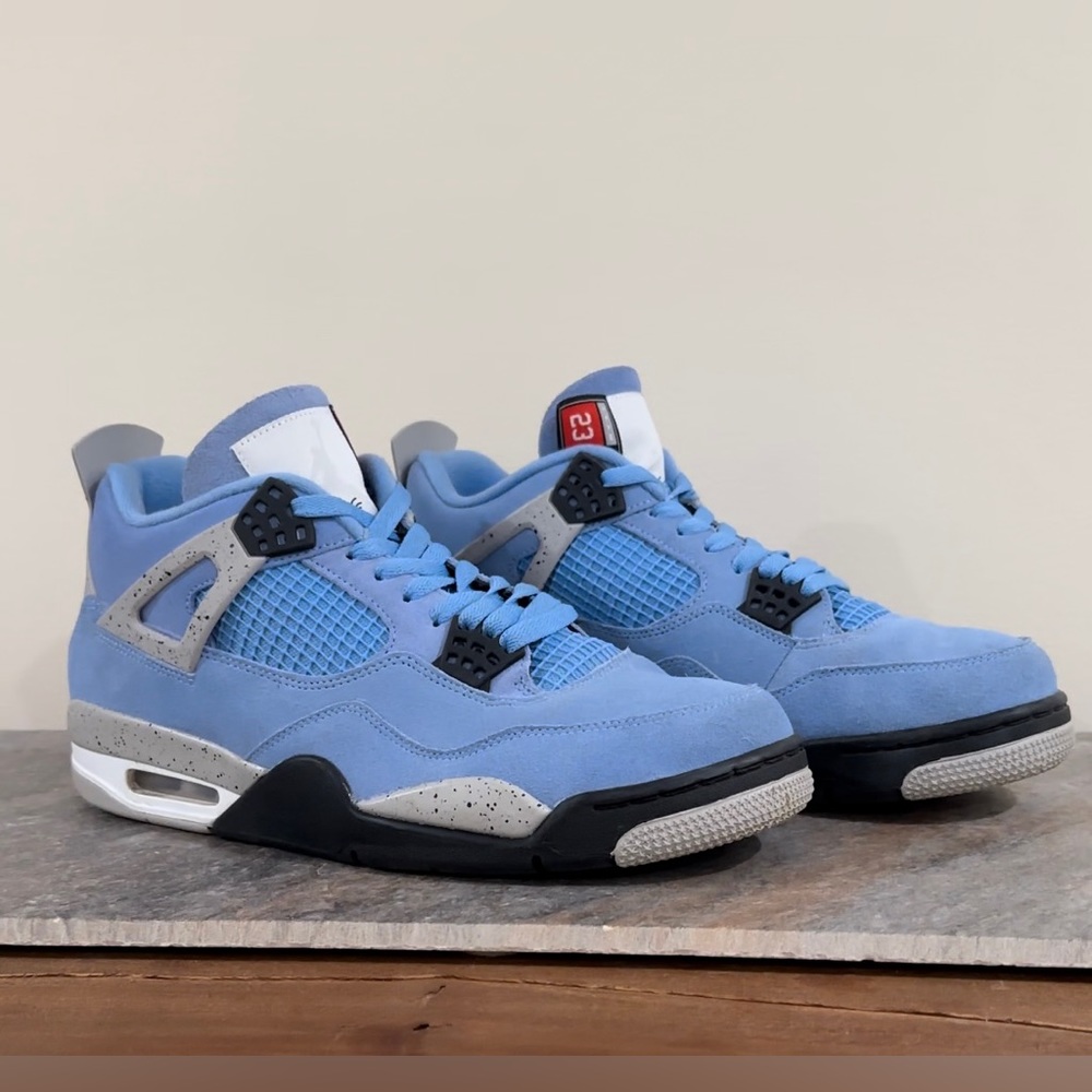 Jordan 4 Retro University Blue